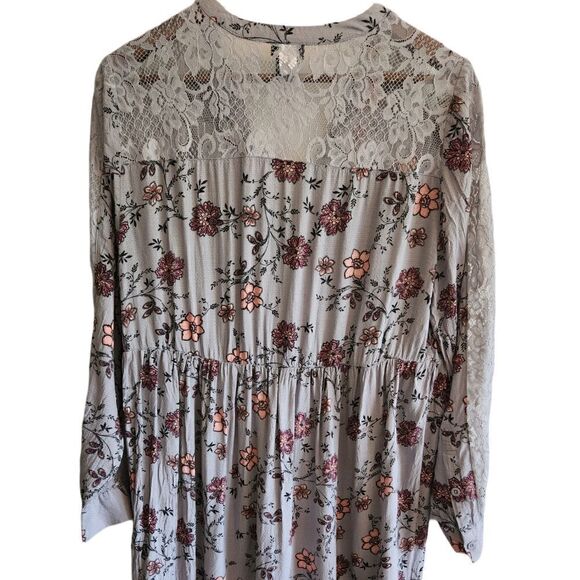 Torrid Gray Floral Lace Tunic Top - Picture 3 of 7